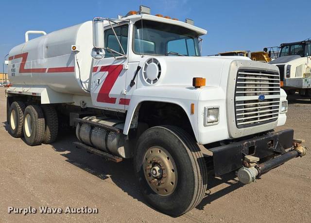 Image of Ford LT9000 equipment image 2