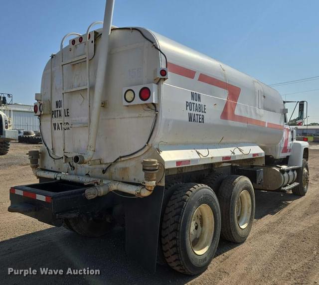 Image of Ford LT9000 equipment image 4