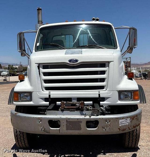 Image of Ford LT9501 equipment image 1