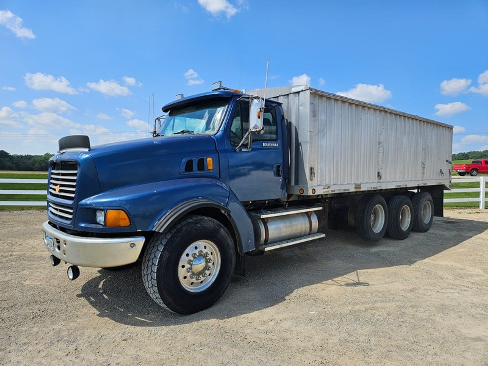 1997 Ford LT9522 Equipment Image0