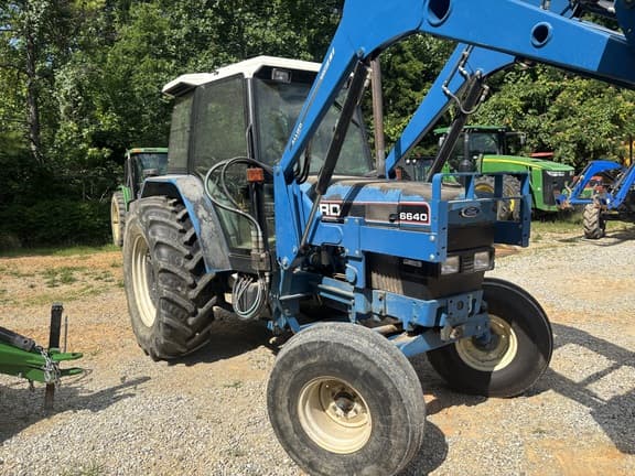 Image of New Holland 6640 equipment image 3
