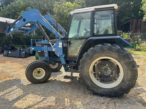 Image of New Holland 6640 equipment image 4