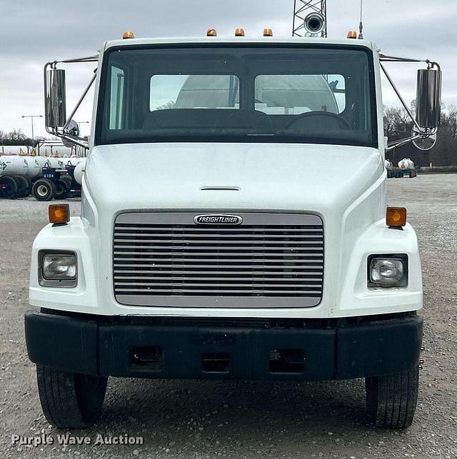 Image of Freightliner Business Class equipment image 1