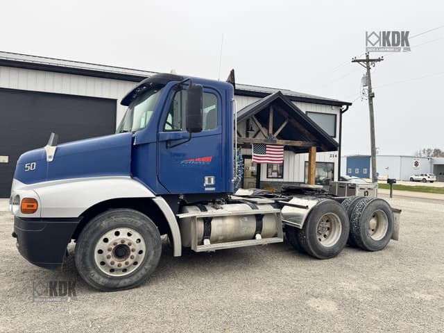 Image of Freightliner Century 112 equipment image 1