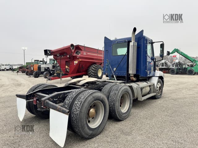 Image of Freightliner Century 112 equipment image 4