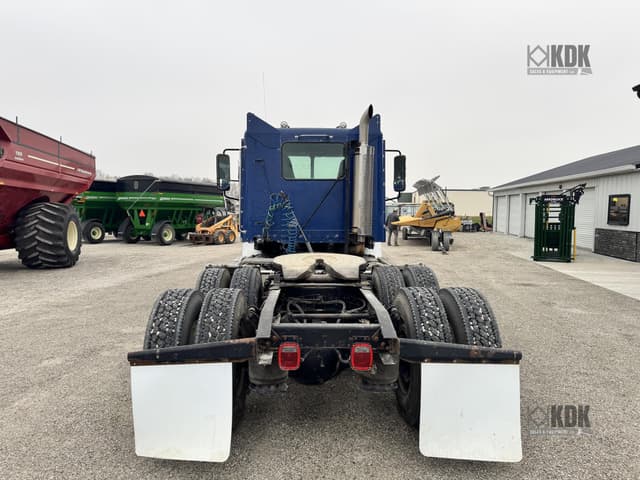 Image of Freightliner Century 112 equipment image 3