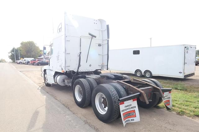 Image of Freightliner Century 112 equipment image 3