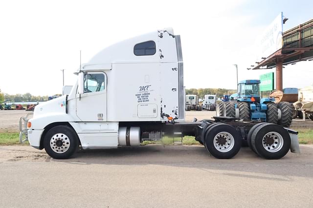 Image of Freightliner Century 112 equipment image 4