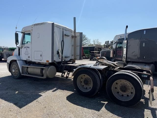 Image of Freightliner Century 112 equipment image 2