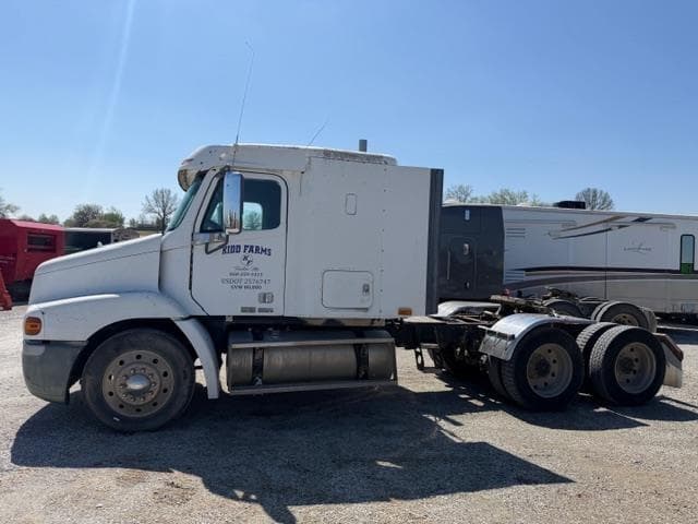 Image of Freightliner Century 112 equipment image 1