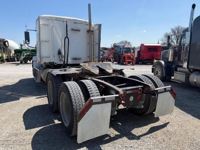 Image of Freightliner Century 112 equipment image 3