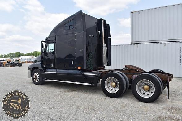 Image of Freightliner Century 120 equipment image 3