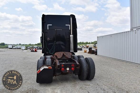 Image of Freightliner Century 120 equipment image 2