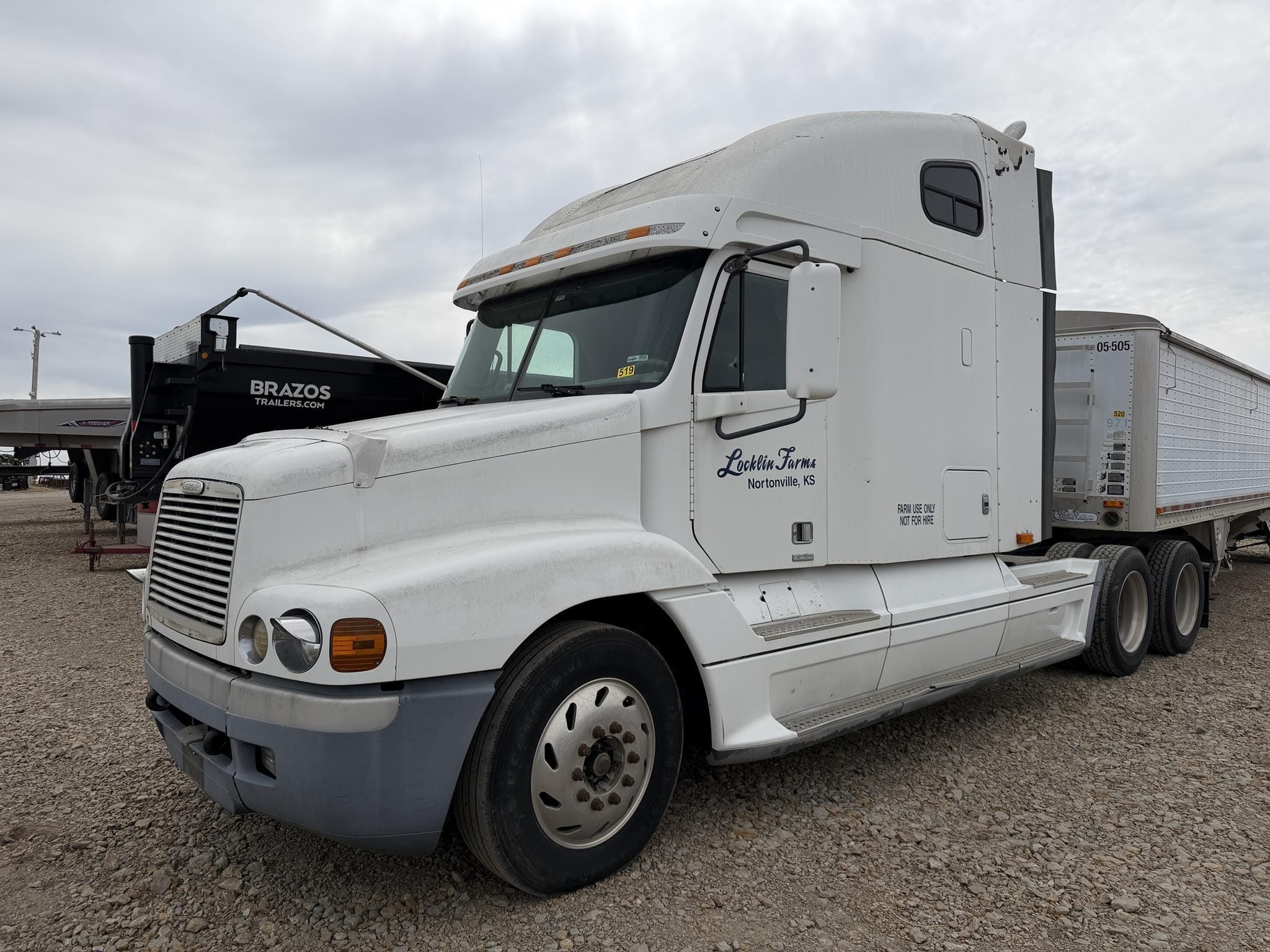 1997 Freightliner Century 120 Equipment Image0