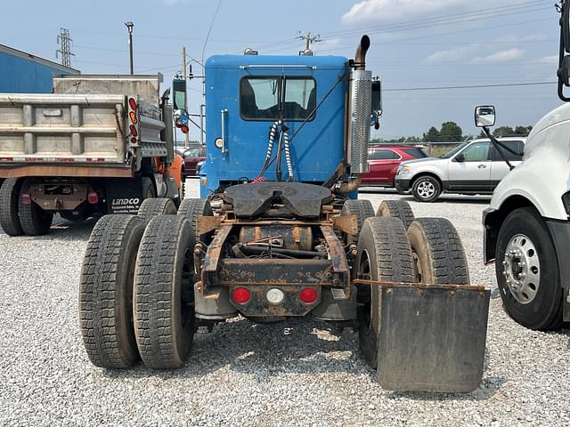 Image of Freightliner FLD120 equipment image 4