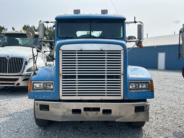Image of Freightliner FLD120 equipment image 1