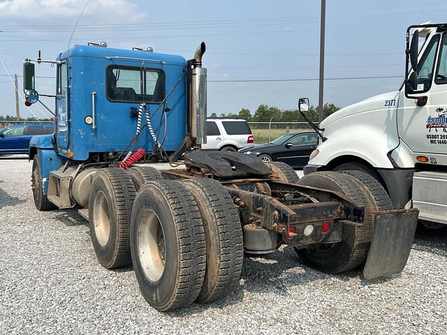 Image of Freightliner FLD120 equipment image 3