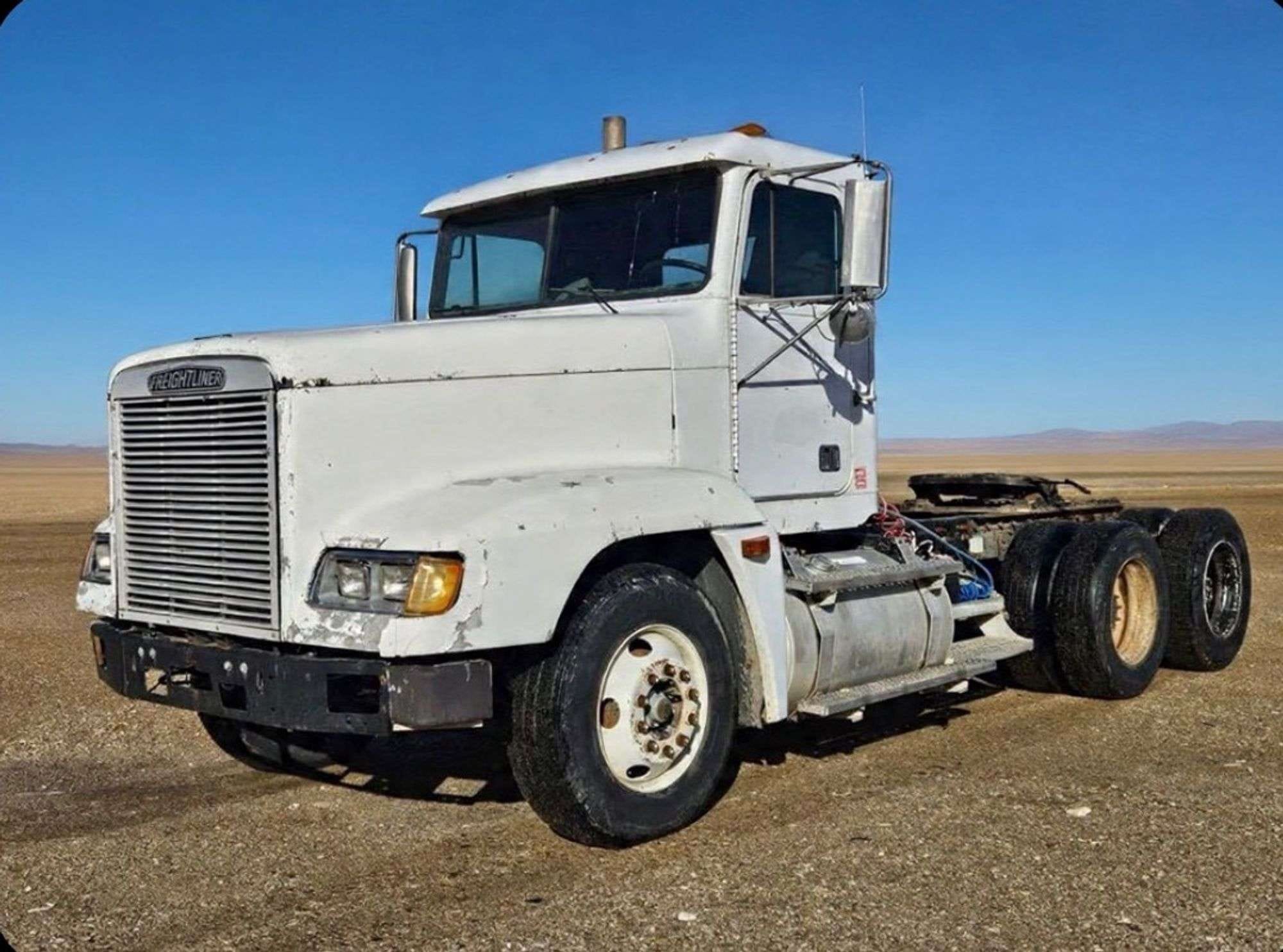 1997 Freightliner Day Cab Truck Equipment Image0