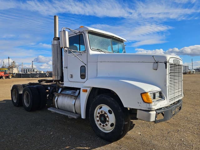 Image of Freightliner Day Cab Truck equipment image 3