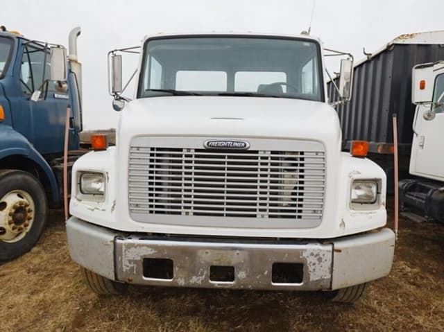 Image of Freightliner FL70 equipment image 4