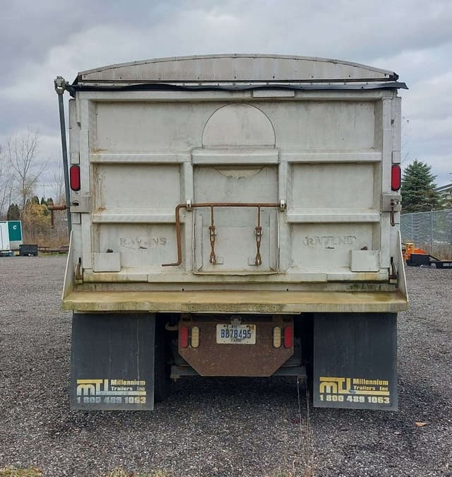 Image of Freightliner FL106 equipment image 4