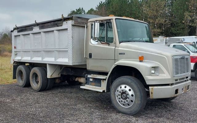Image of Freightliner FL106 equipment image 1