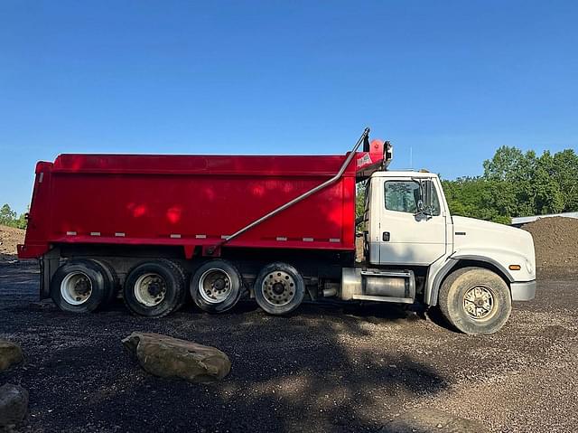 Image of Freightliner FL112 equipment image 3