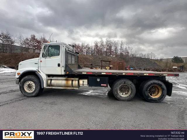 Image of Freightliner FL112 equipment image 2