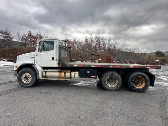 Image of Freightliner FL112 equipment image 2