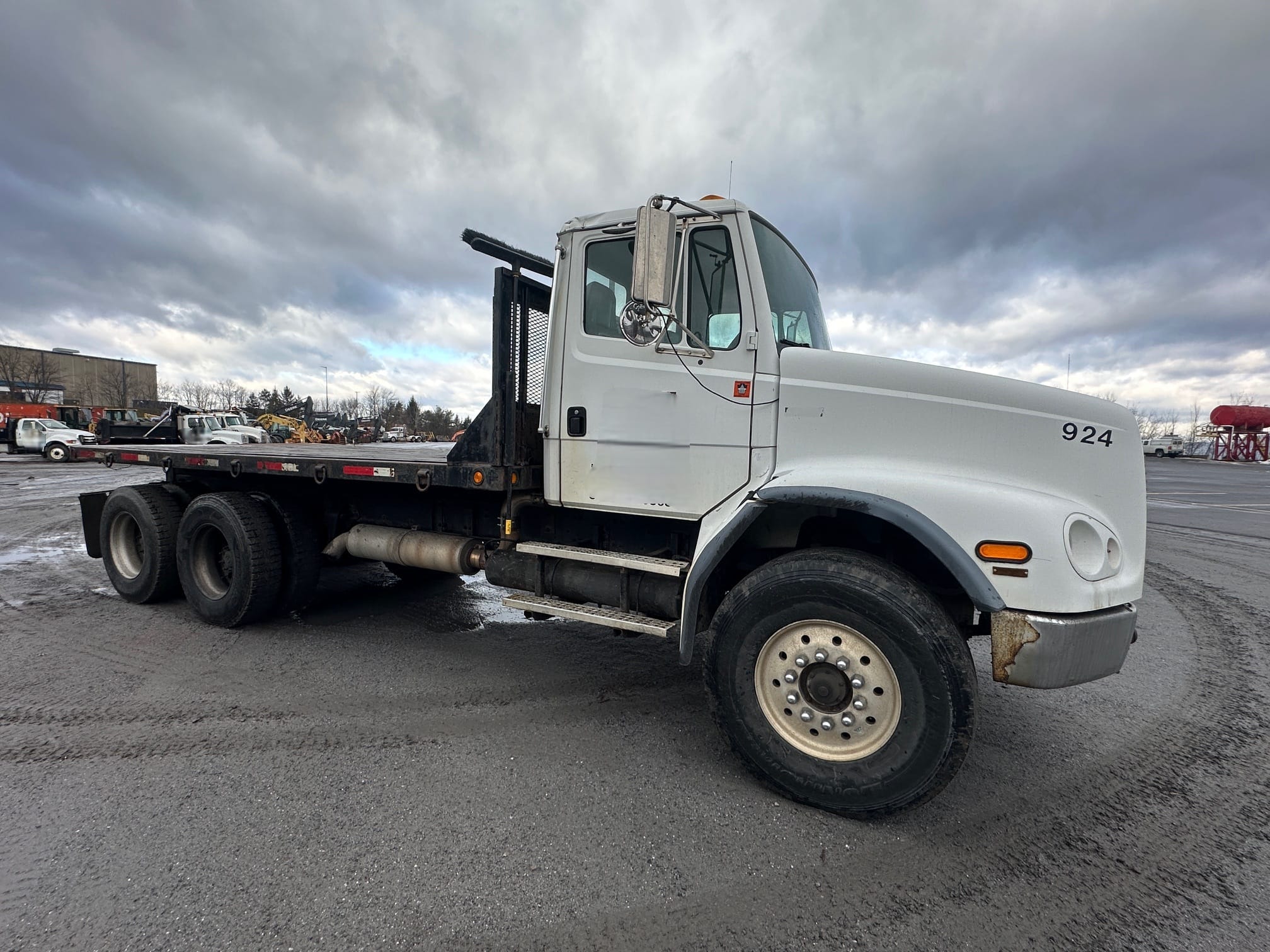 1997 Freightliner FL112 Equipment Image0