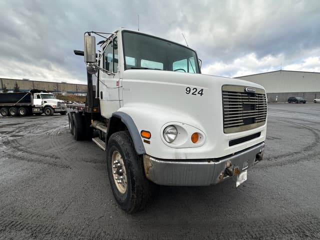 Image of Freightliner FL112 equipment image 4