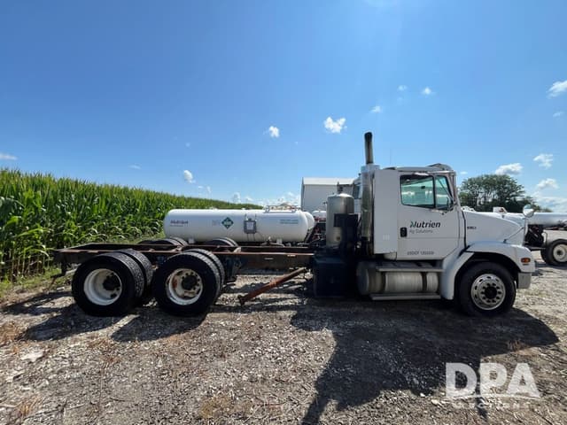 Image of Freightliner FL112 equipment image 4