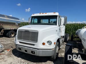 1997 Freightliner FL112 Image