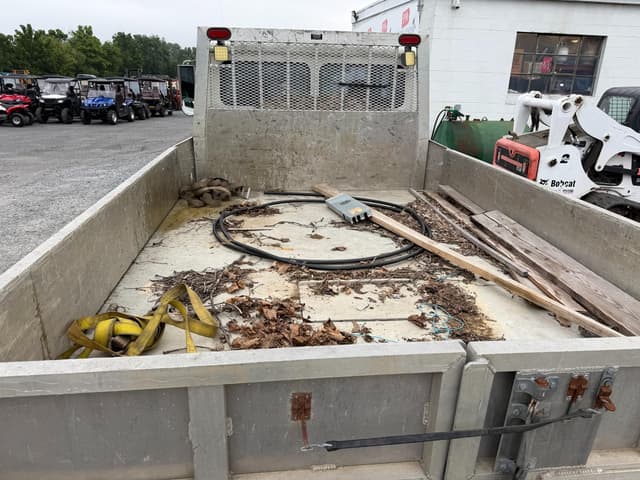 Image of Freightliner FL60 equipment image 4