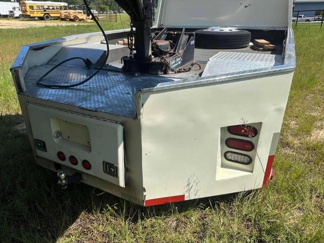 Image of Freightliner FL60 equipment image 4