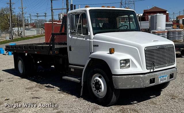 Image of Freightliner FL70 equipment image 2