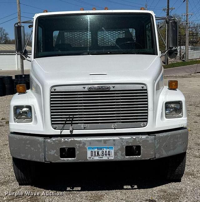 Image of Freightliner FL70 equipment image 1