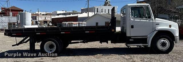 Image of Freightliner FL70 equipment image 3