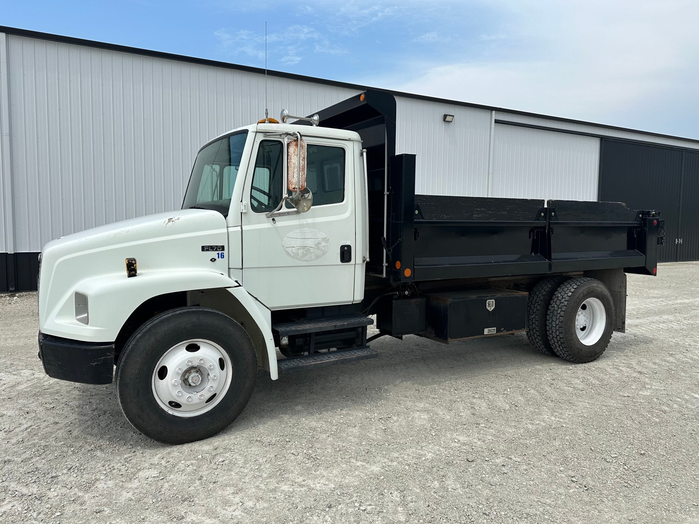 1997 Freightliner FL70 Equipment Image0