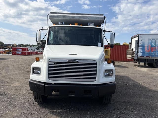 Image of Freightliner FL70 equipment image 2