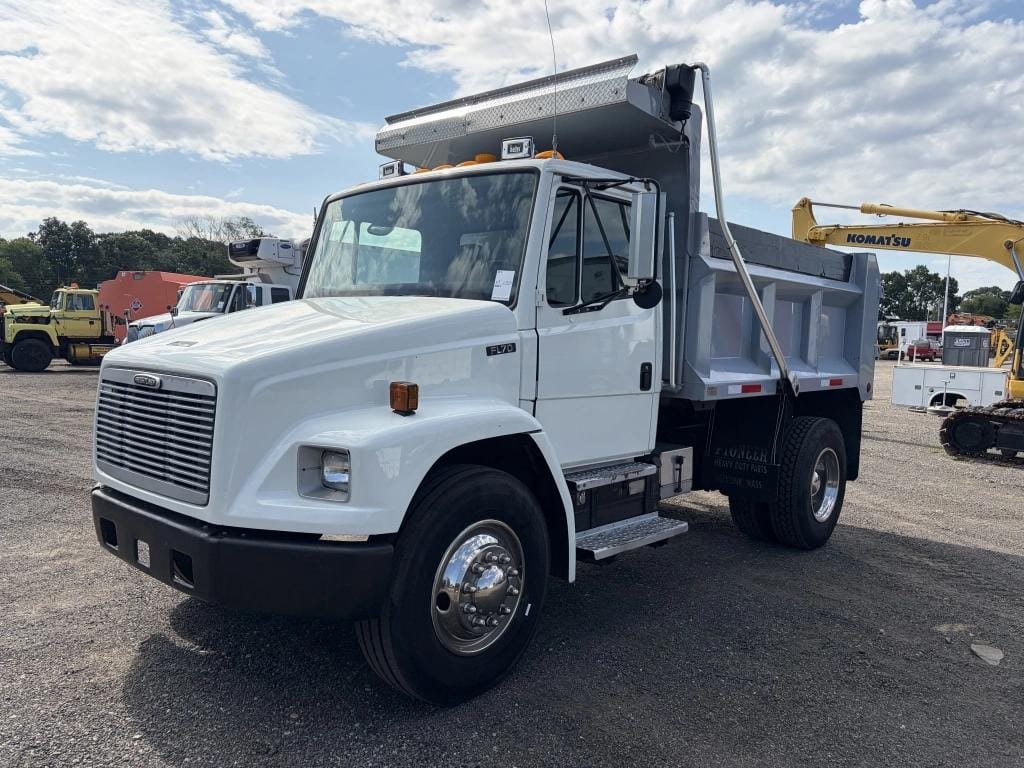 1997 Freightliner FL70 Equipment Image0