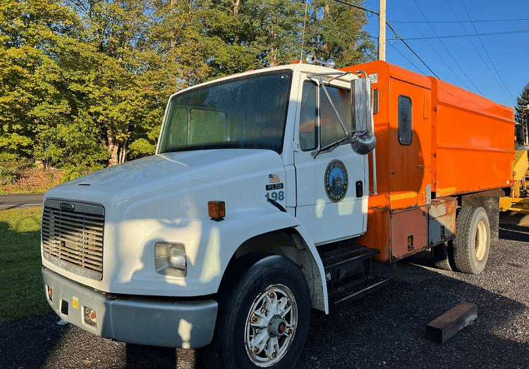 1997 Freightliner FL70 Equipment Image0