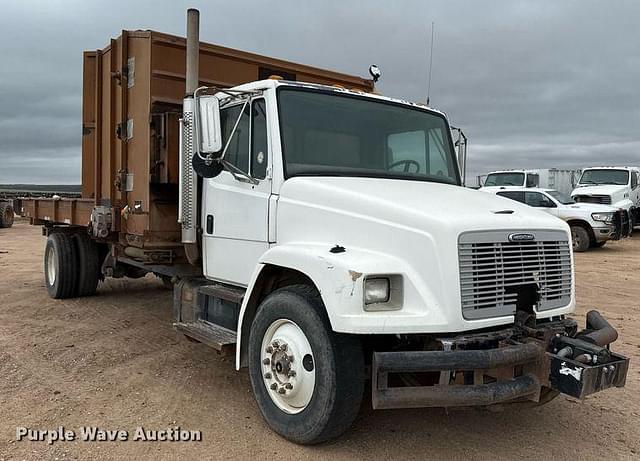 Image of Freightliner FL70 equipment image 2