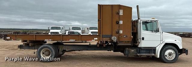 Image of Freightliner FL70 equipment image 3