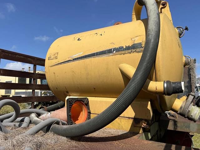 Image of Freightliner FL70 equipment image 4