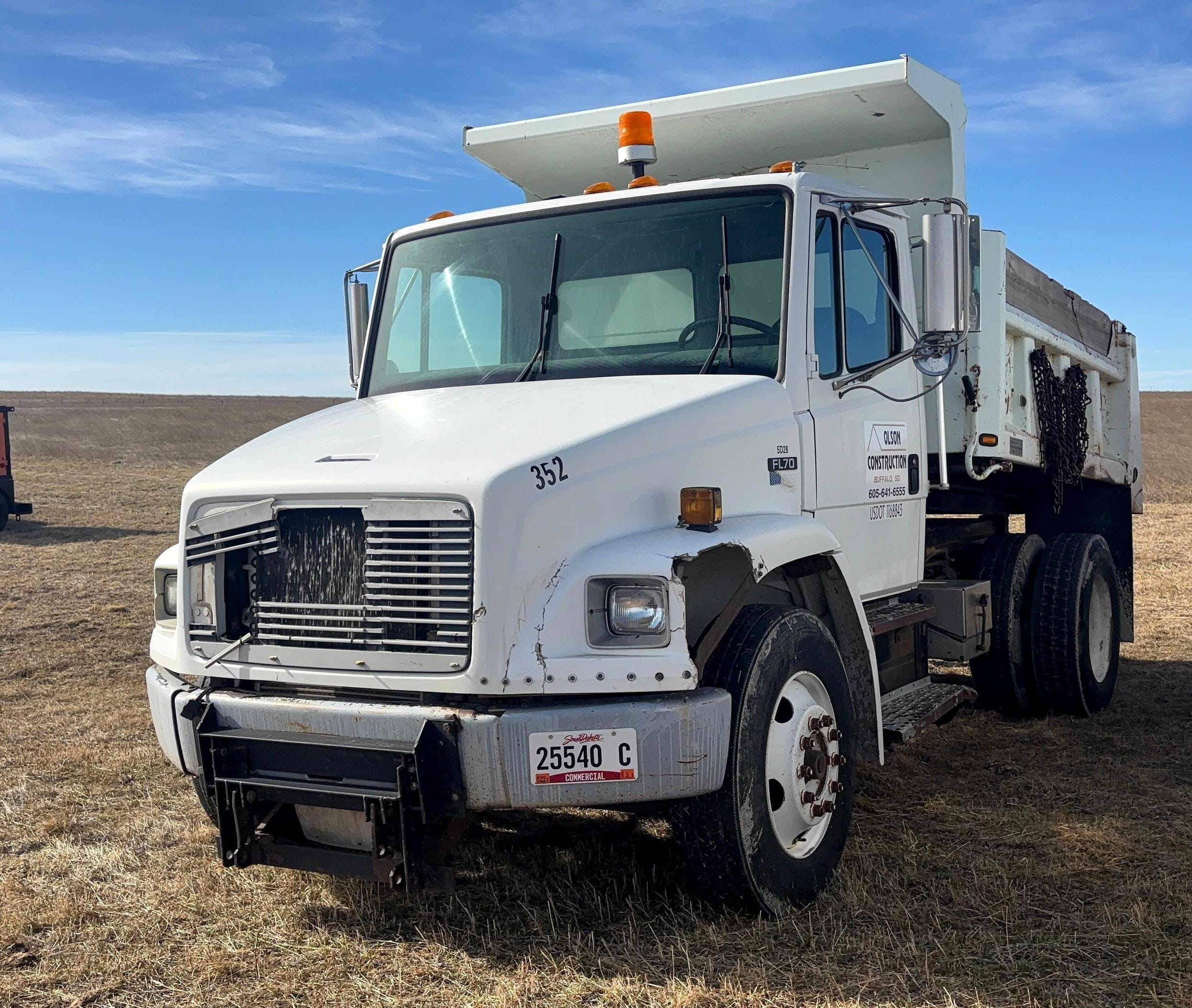 1997 Freightliner FL70 Equipment Image0