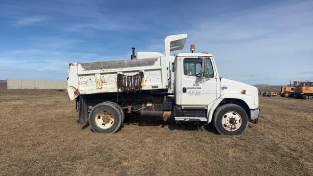 Image of Freightliner FL70 equipment image 3