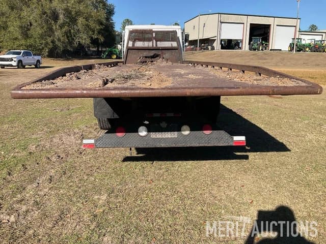 Image of Freightliner FL70 equipment image 3