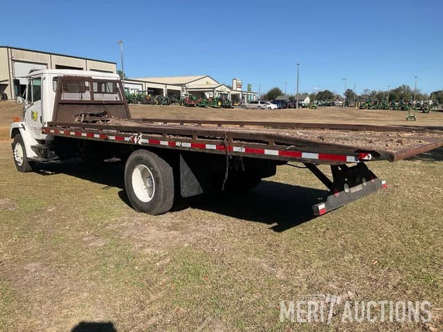 Image of Freightliner FL70 equipment image 2