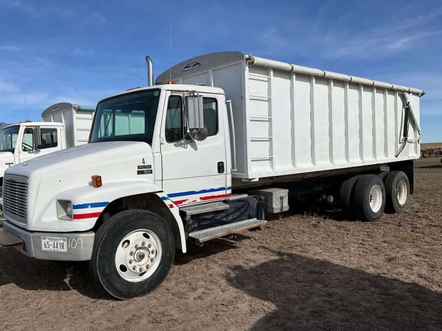 Image of Freightliner FL70 equipment image 3